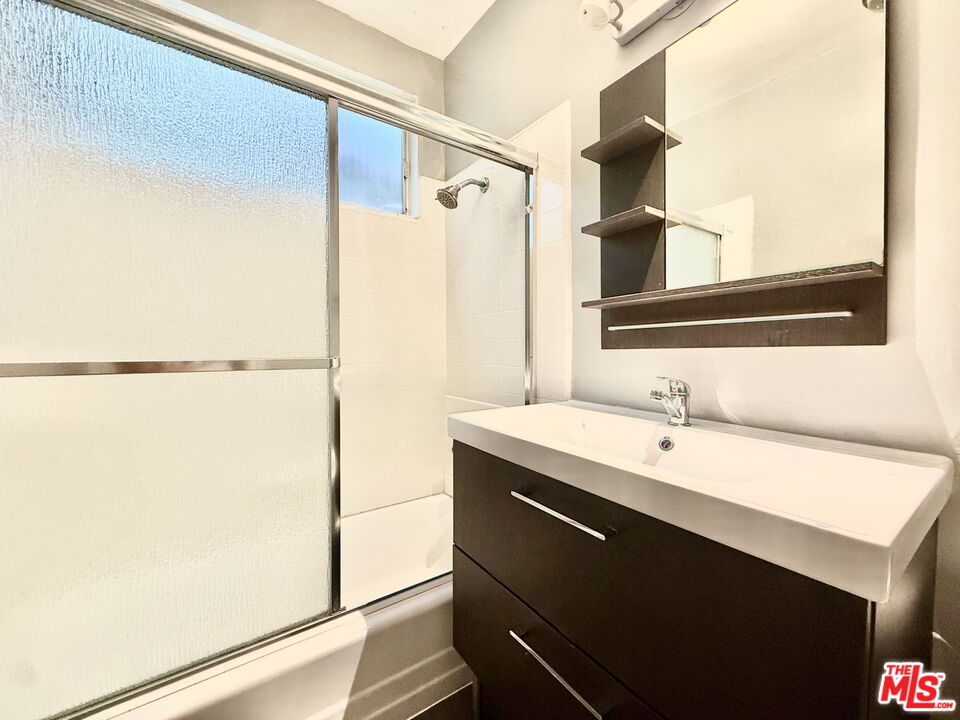 127 Loma Vista St Unit: 5