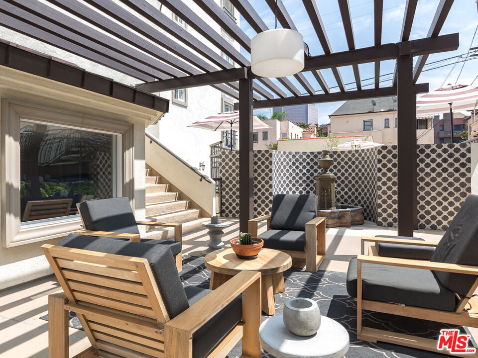 230 S HAMILTON DR Unit: 208