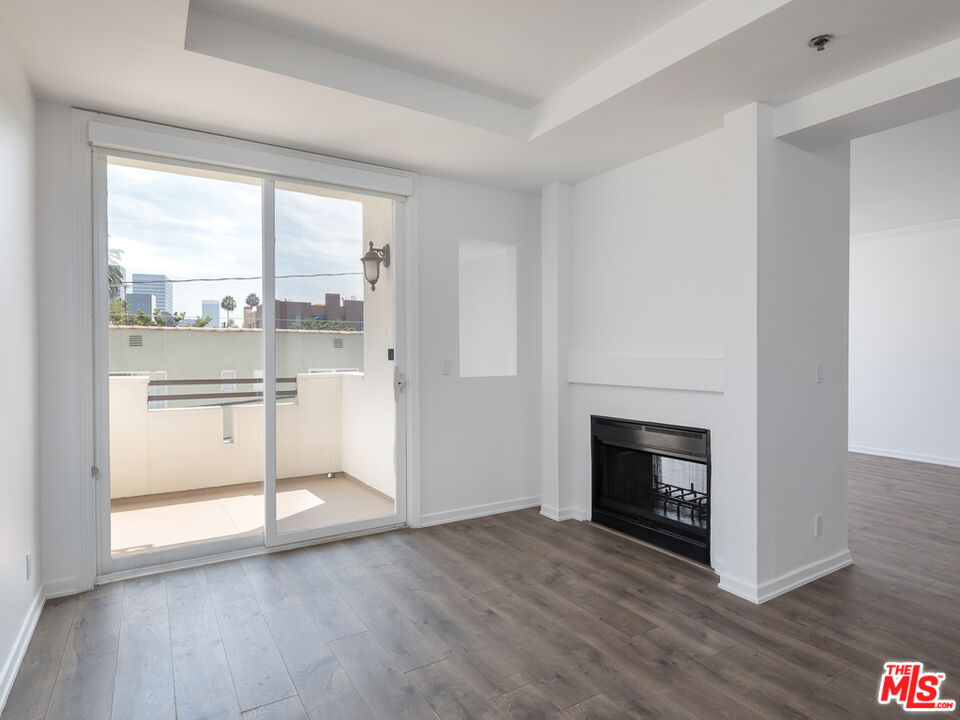 230 S HAMILTON DR Unit: 208