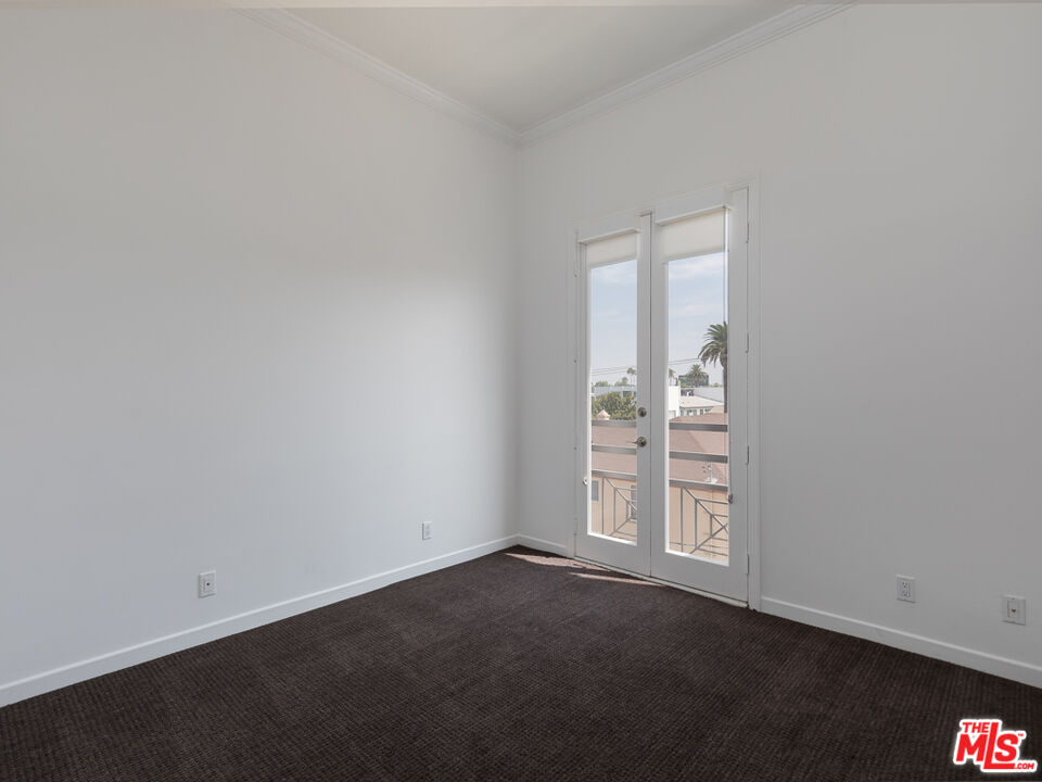230 S HAMILTON DR Unit: 208