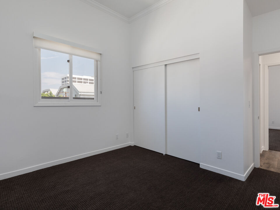 230 S HAMILTON DR Unit: 208