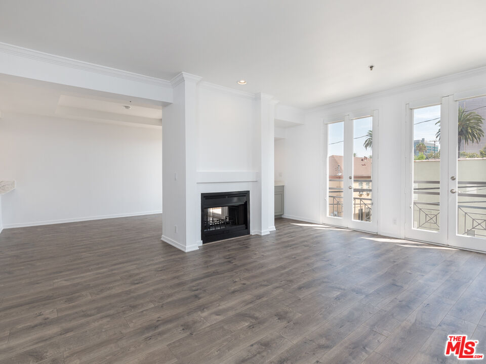 230 S HAMILTON DR Unit: 208