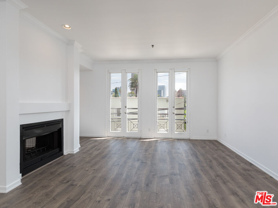230 S HAMILTON DR Unit: 208