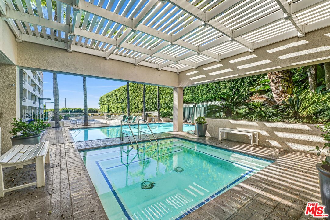 1131 Alta Loma Rd Unit: 119