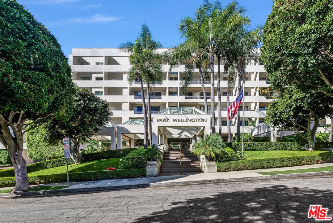 1131 Alta Loma Rd Unit: 119