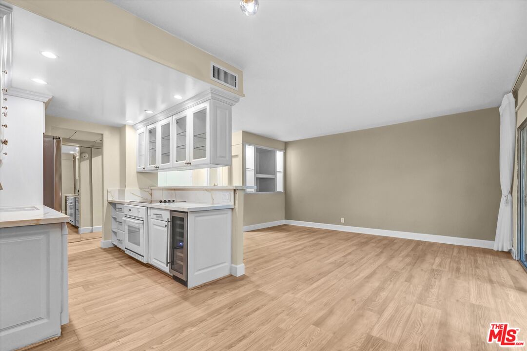 1131 Alta Loma Rd Unit: 119