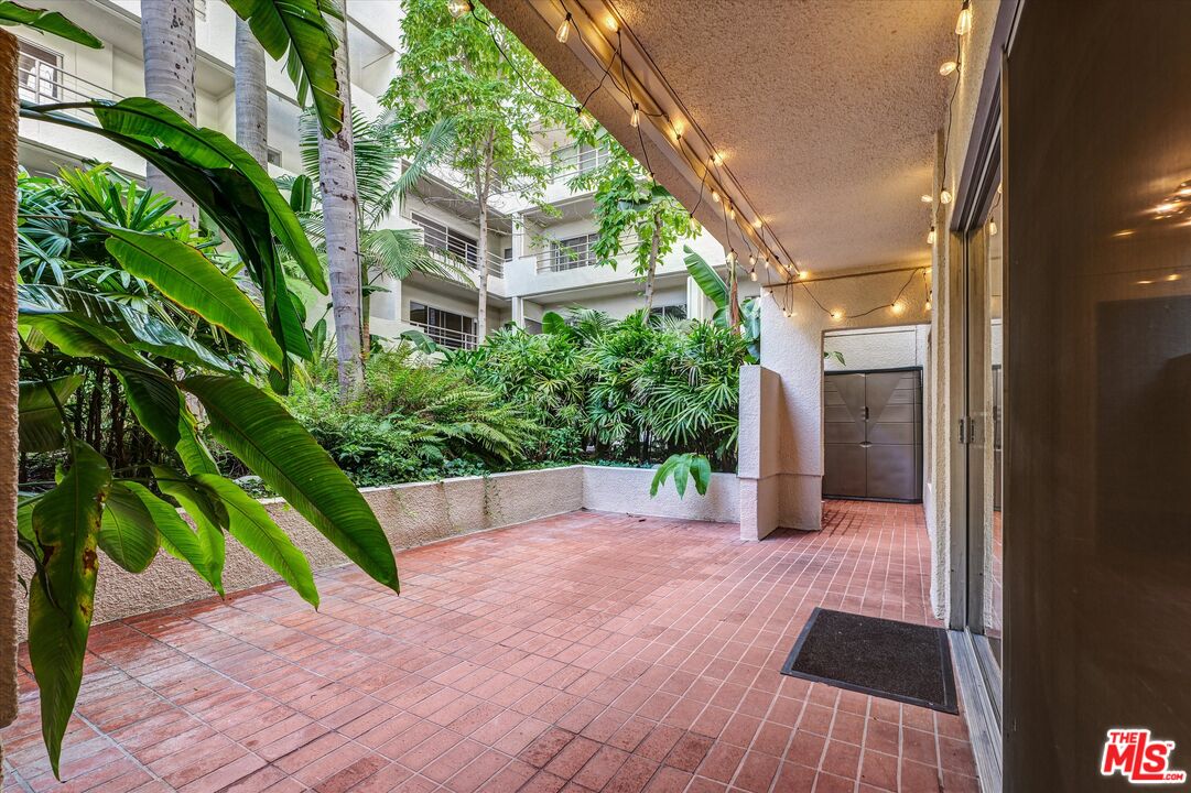 1131 Alta Loma Rd Unit: 119