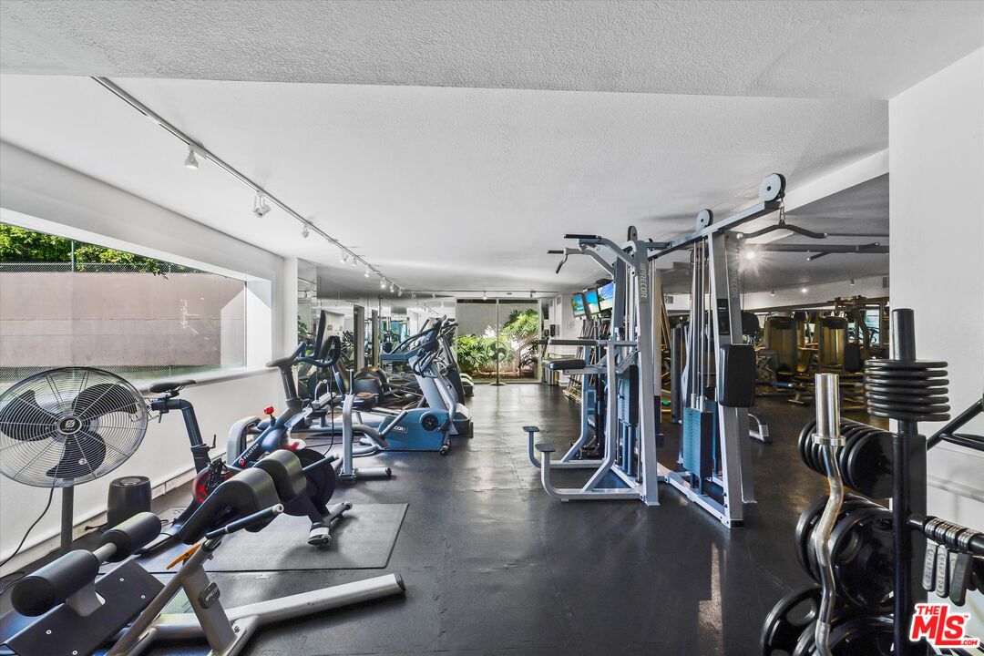 1131 Alta Loma Rd Unit: 119