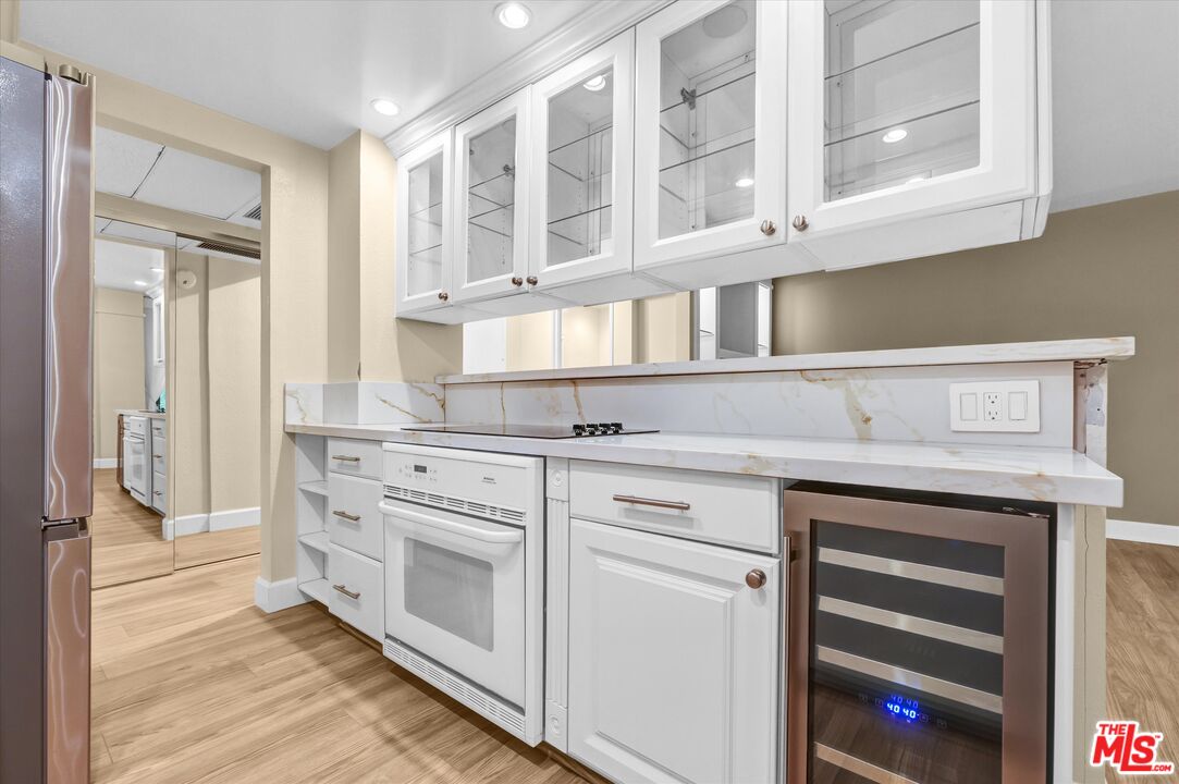 1131 Alta Loma Rd Unit: 119