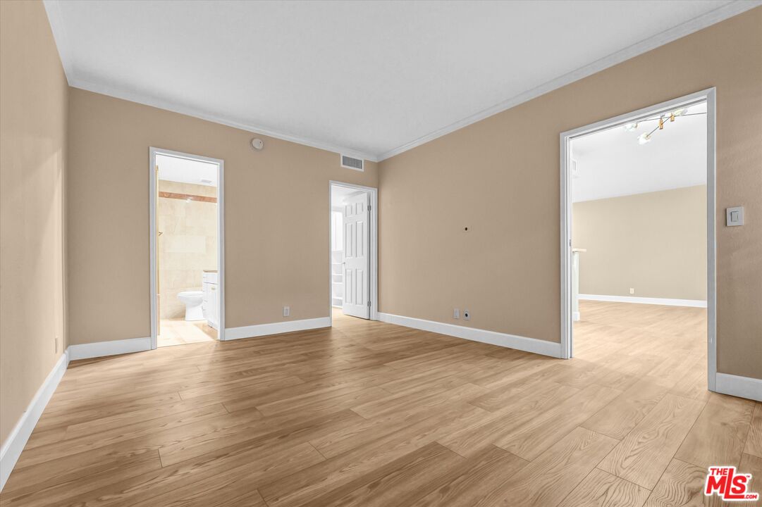 1131 Alta Loma Rd Unit: 119