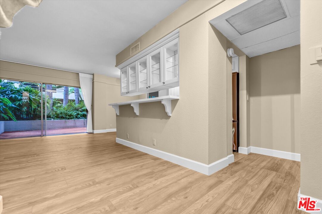 1131 Alta Loma Rd Unit: 119