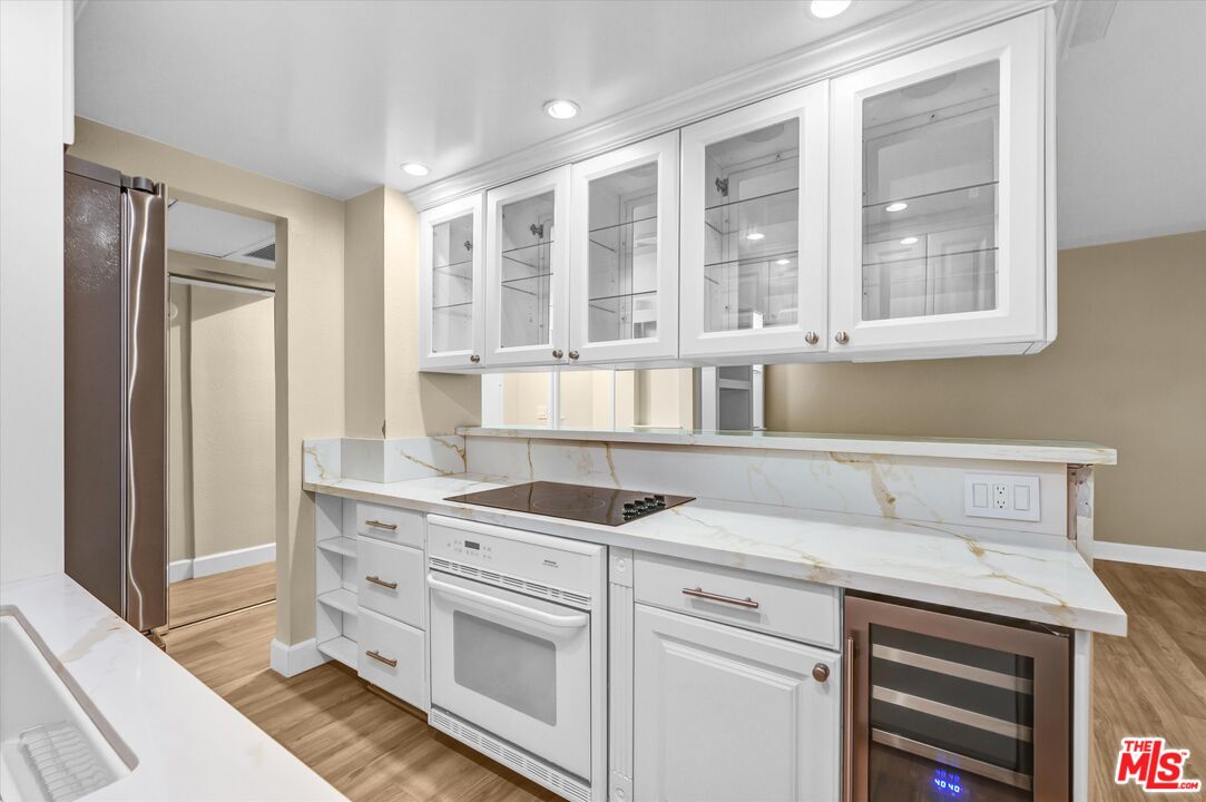 1131 Alta Loma Rd Unit: 119