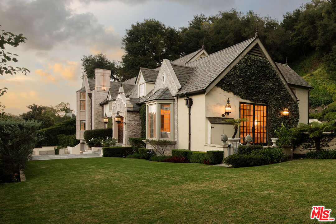 10950 Bellagio Rd