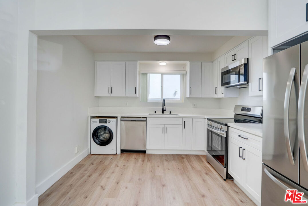 1031 N Laurel Ave Unit: 1