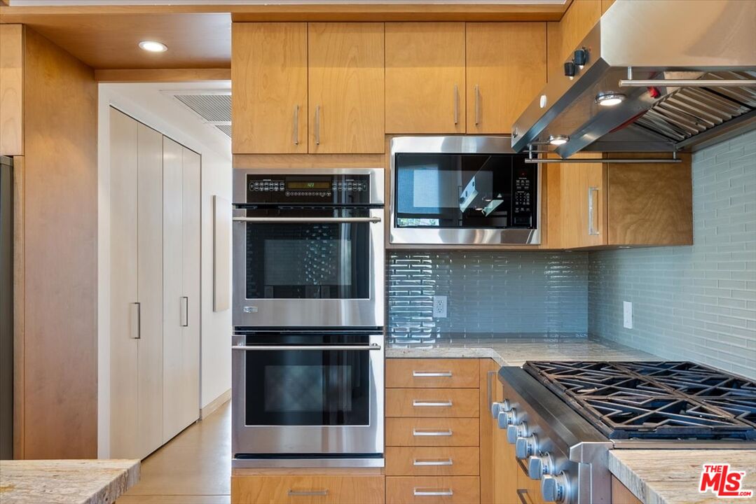 2301 10th St Unit: 3