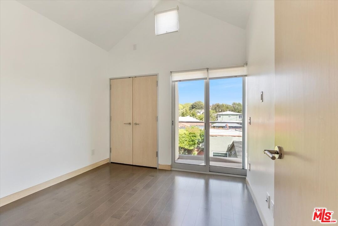 2301 10th St Unit: 3