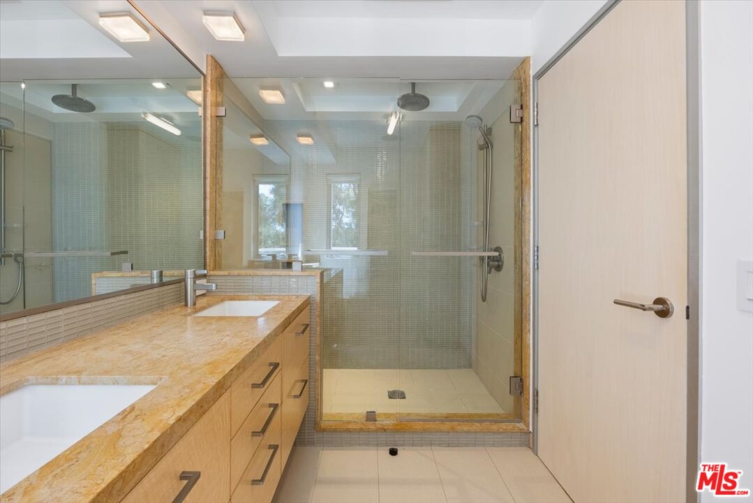 2301 10th St Unit: 3