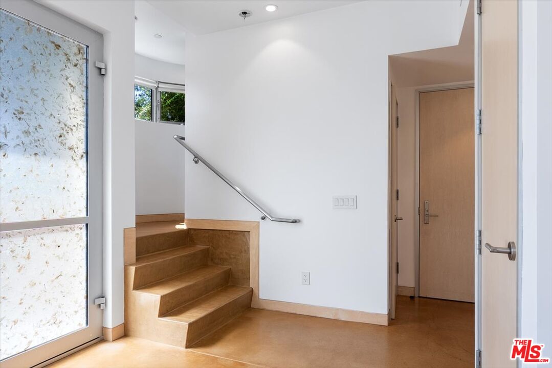 2301 10th St Unit: 3