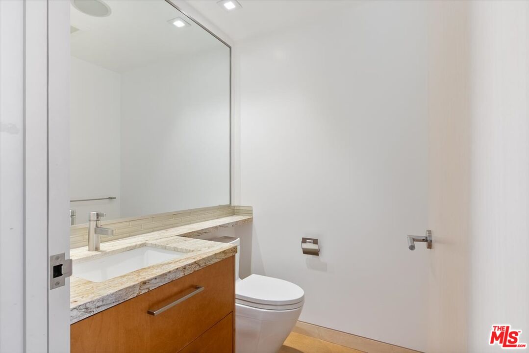 2301 10th St Unit: 3
