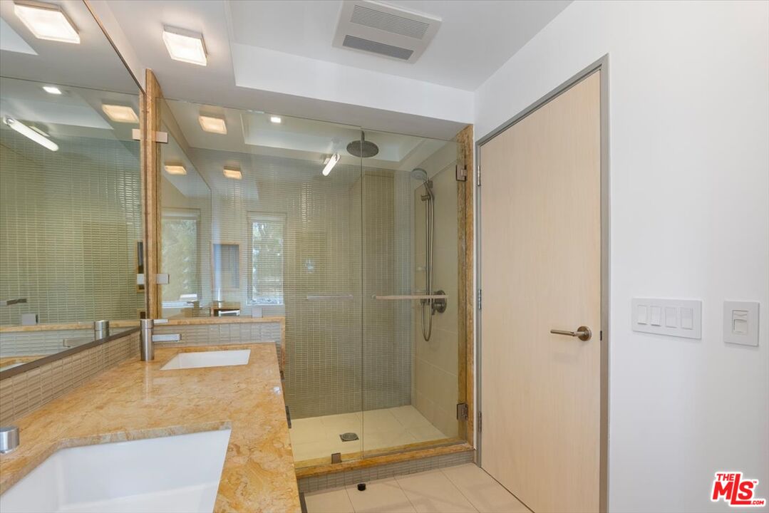 2301 10th St Unit: 3