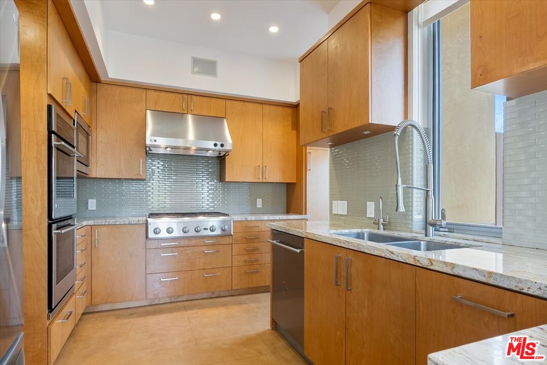 2301 10th St Unit: 3