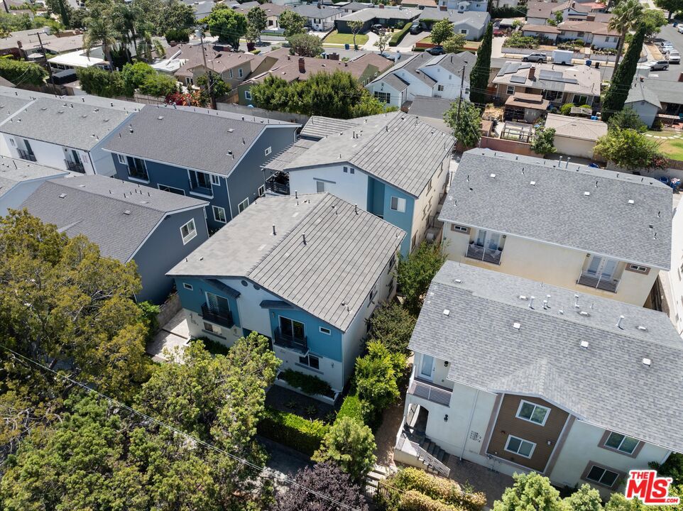 7113 S La Cienega Boulevard