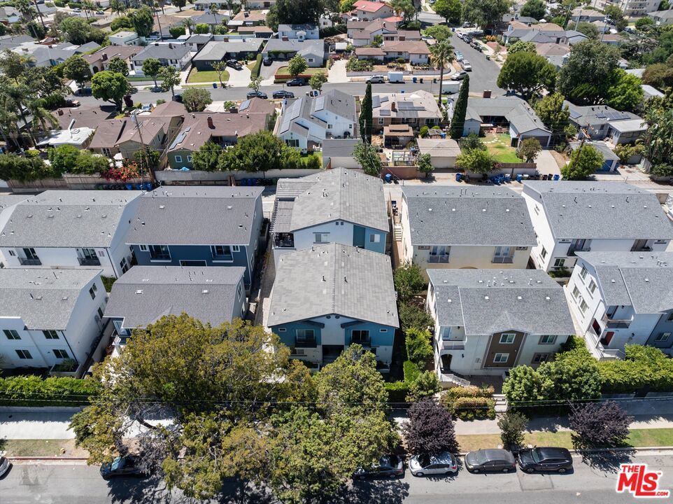 7113 S La Cienega Boulevard