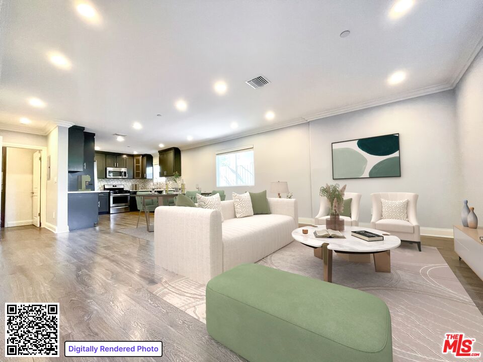 7113 S La Cienega Blvd