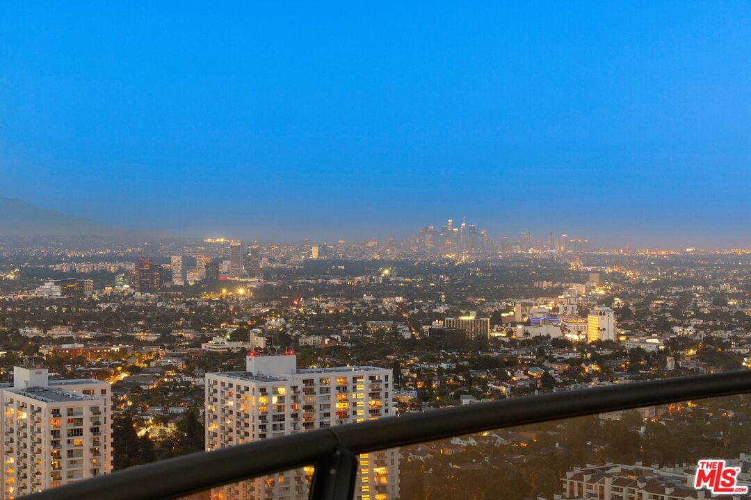 211 W Elm Ct Unit: 28C