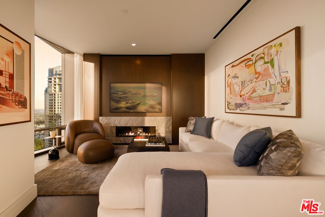 211 W Elm Ct Unit: 28C
