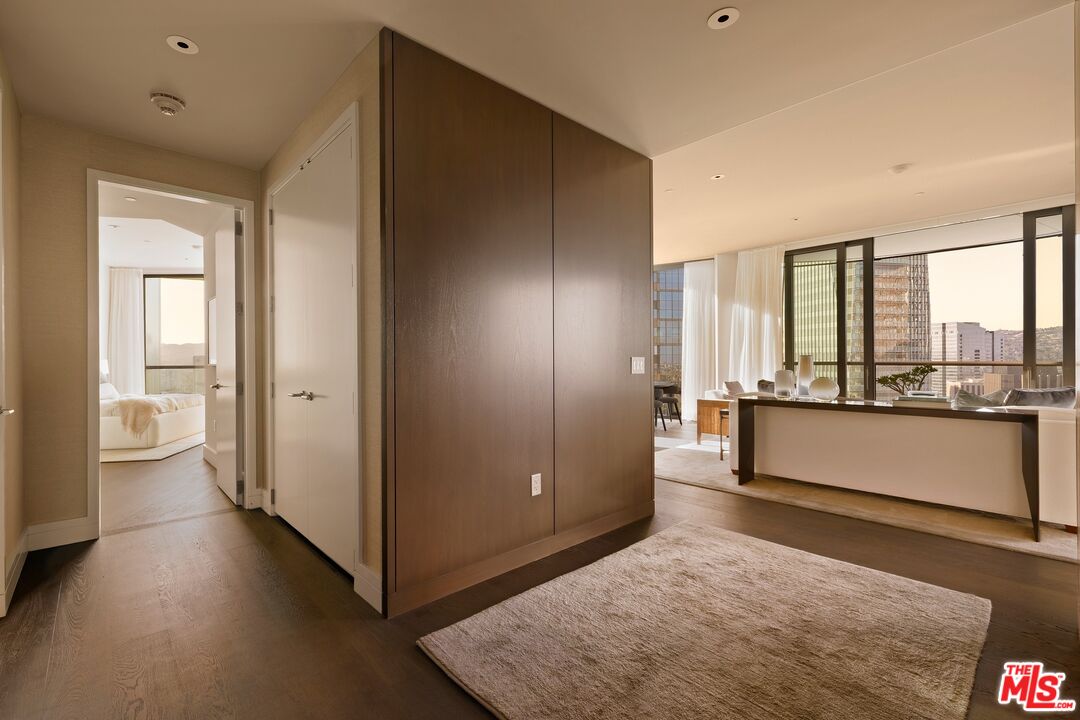 211 W Elm Ct Unit: 28C