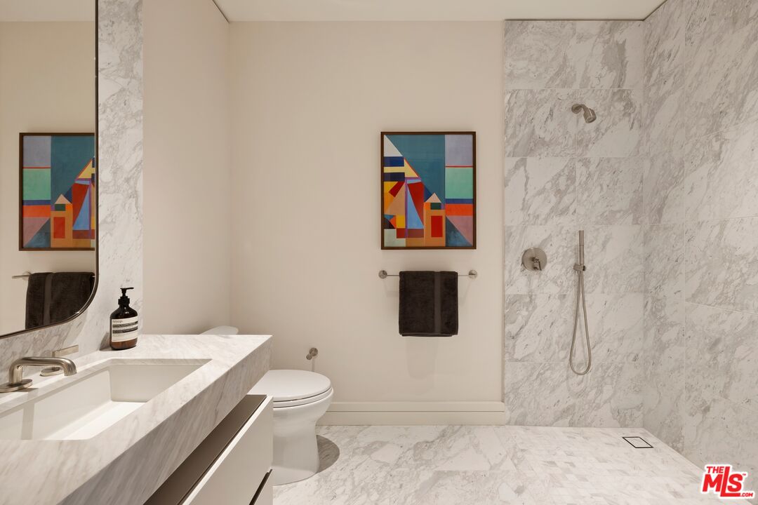 211 W Elm Ct Unit: 28C