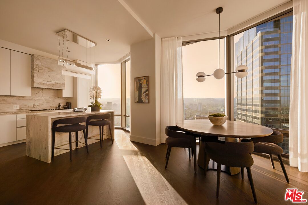 211 W Elm Ct Unit: 28C
