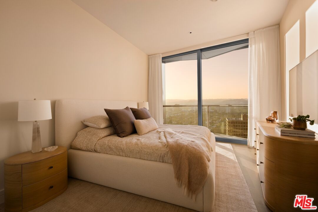 211 W Elm Ct Unit: 28C