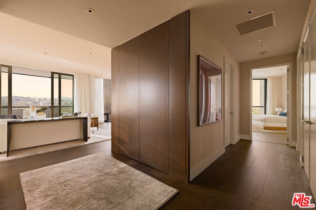 211 W Elm Ct Unit: 28C