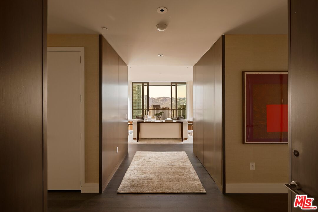 211 W Elm Ct Unit: 28C