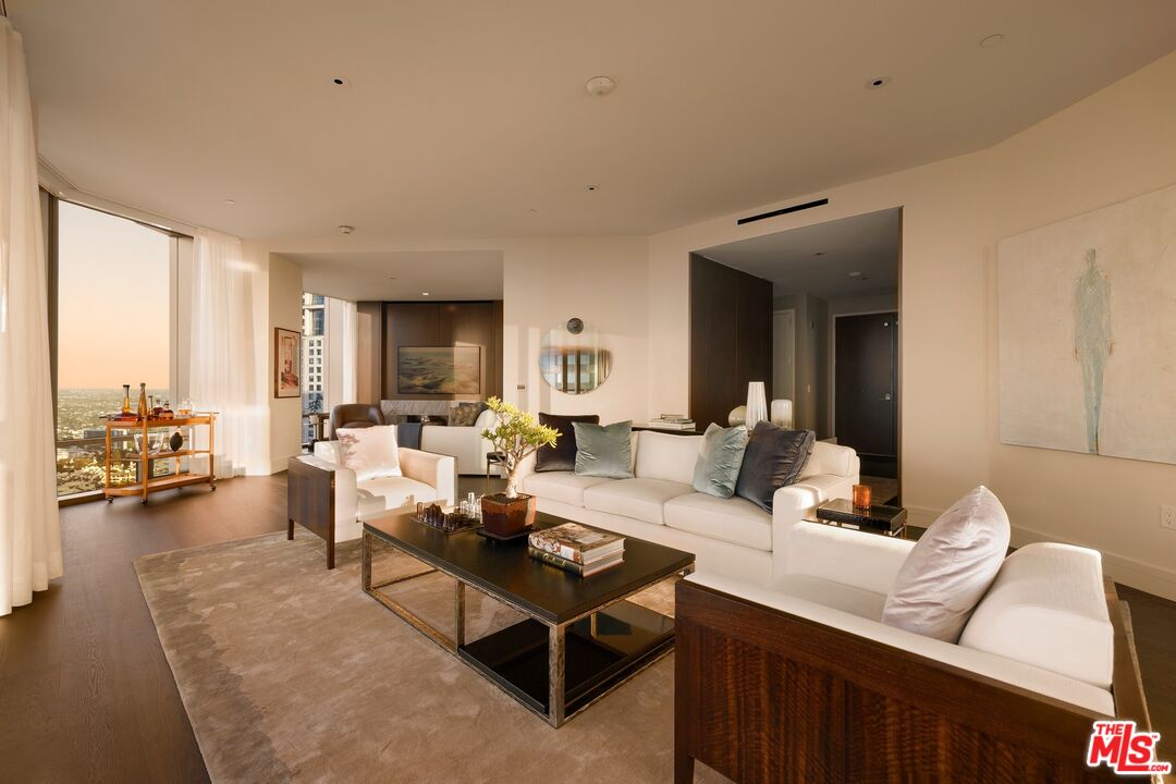 211 W Elm Ct Unit: 28C