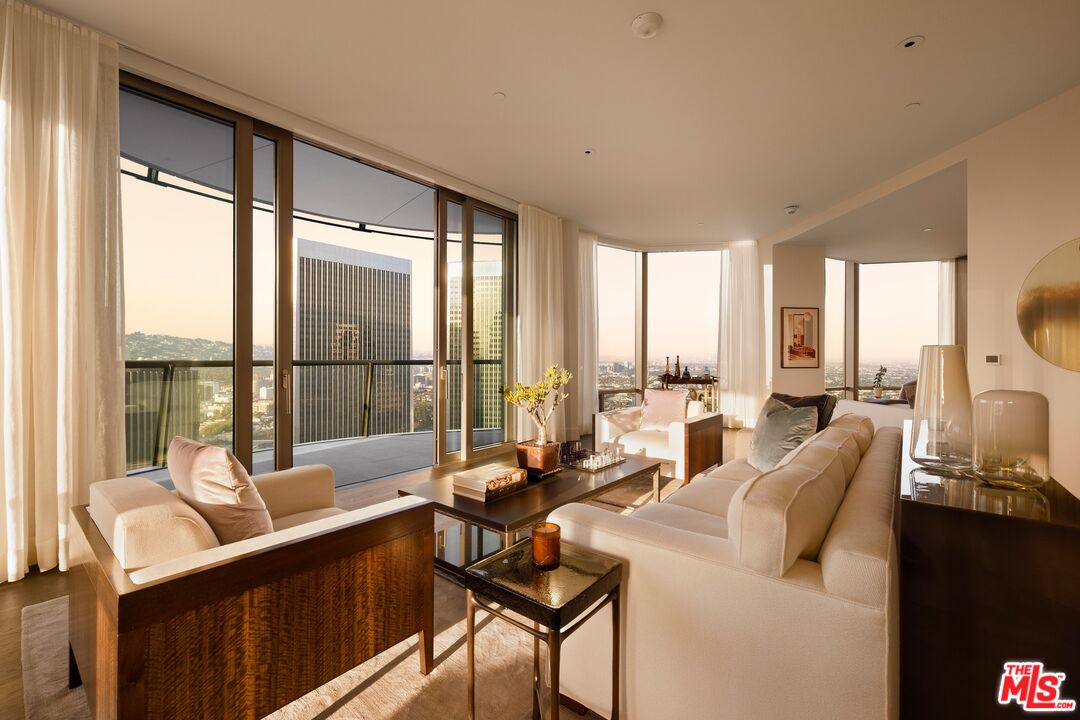 211 W Elm Ct Unit: 28C