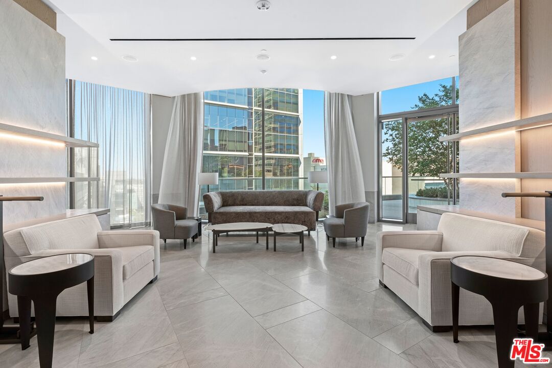 211 W Elm Ct Unit: 28C