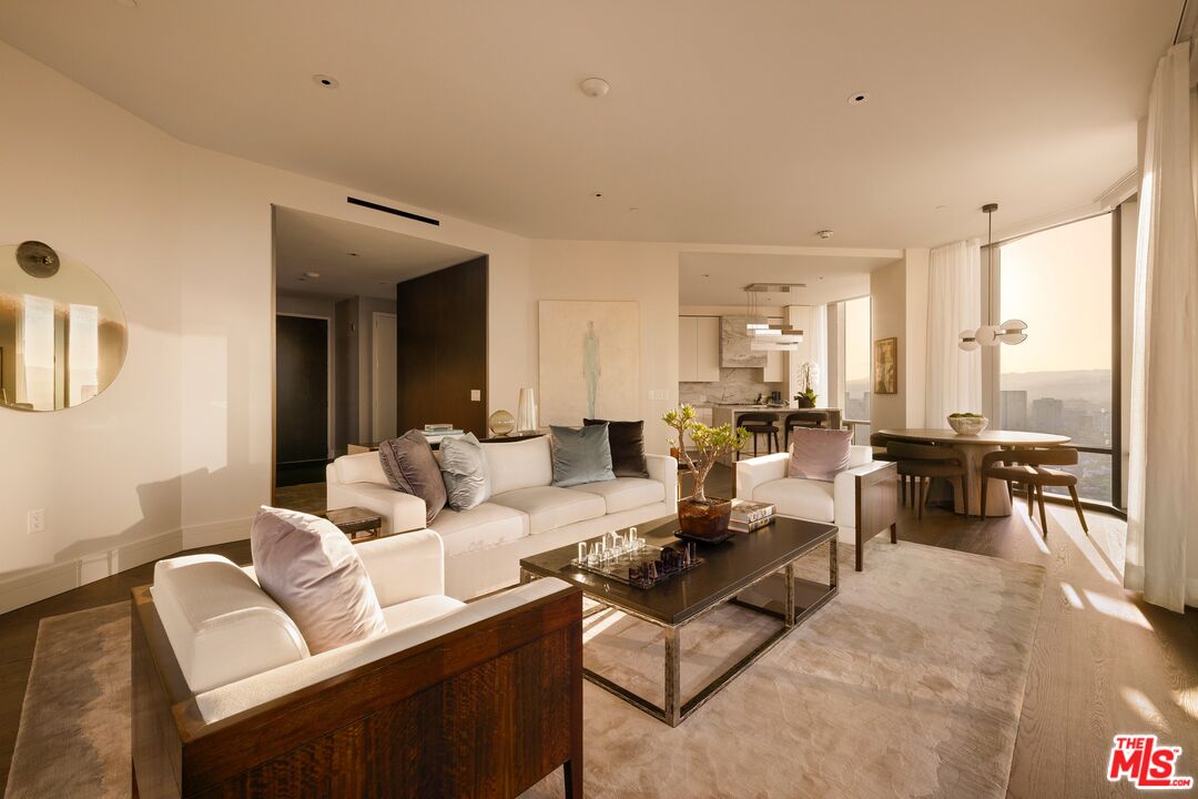 211 W Elm Ct Unit: 28C