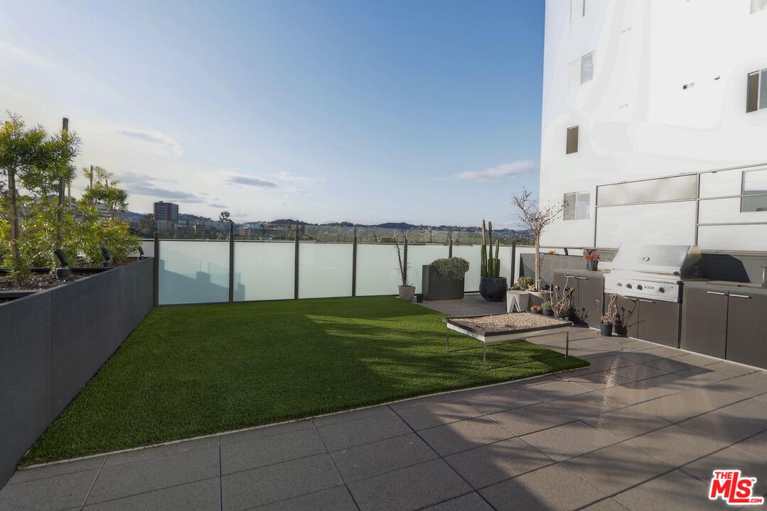 10777 Wilshire Blvd Unit: 210