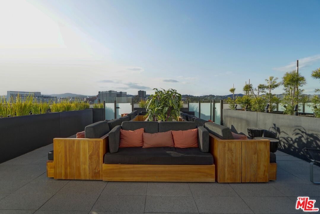 10777 Wilshire Blvd Unit: 210