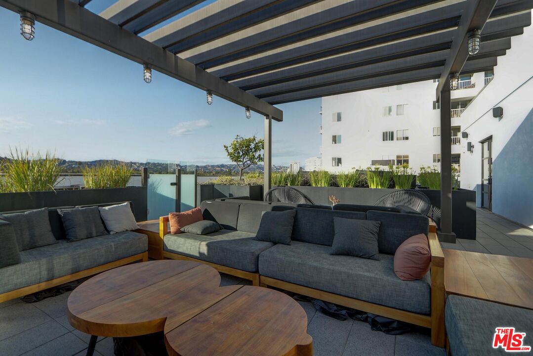 10777 Wilshire Blvd Unit: 210