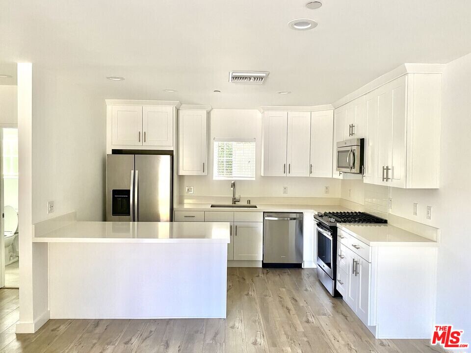 402 Pacific St Unit: 2