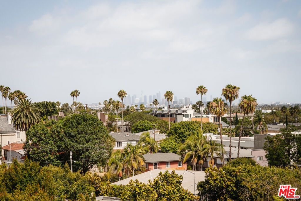 8400 De Longpre Avenue 410
