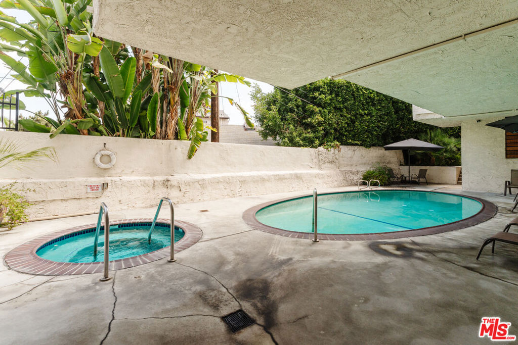 8400 De Longpre Avenue 410