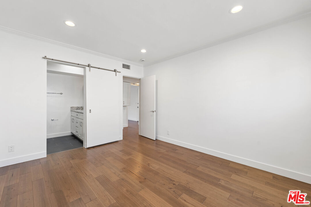 933 11th St Unit: 21