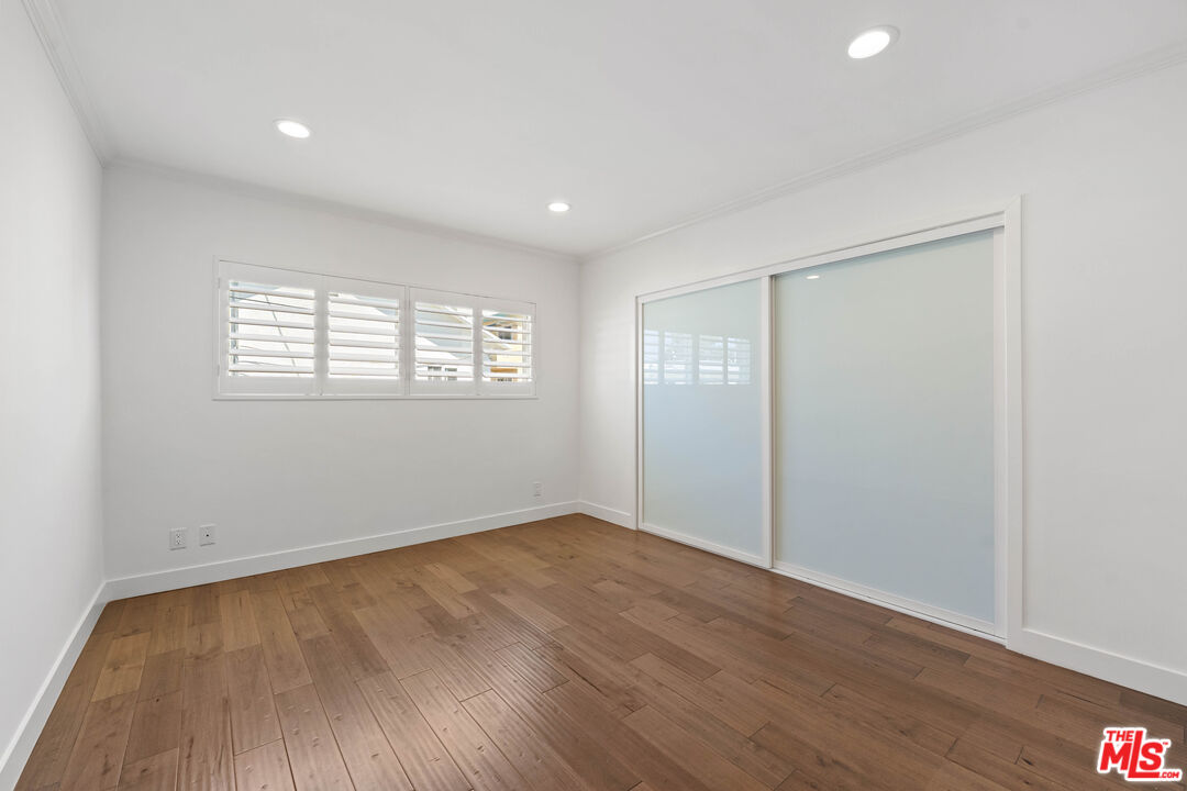 933 11th St Unit: 21