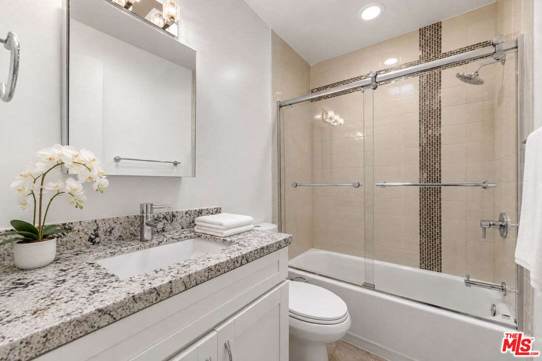 933 11th St Unit: 21
