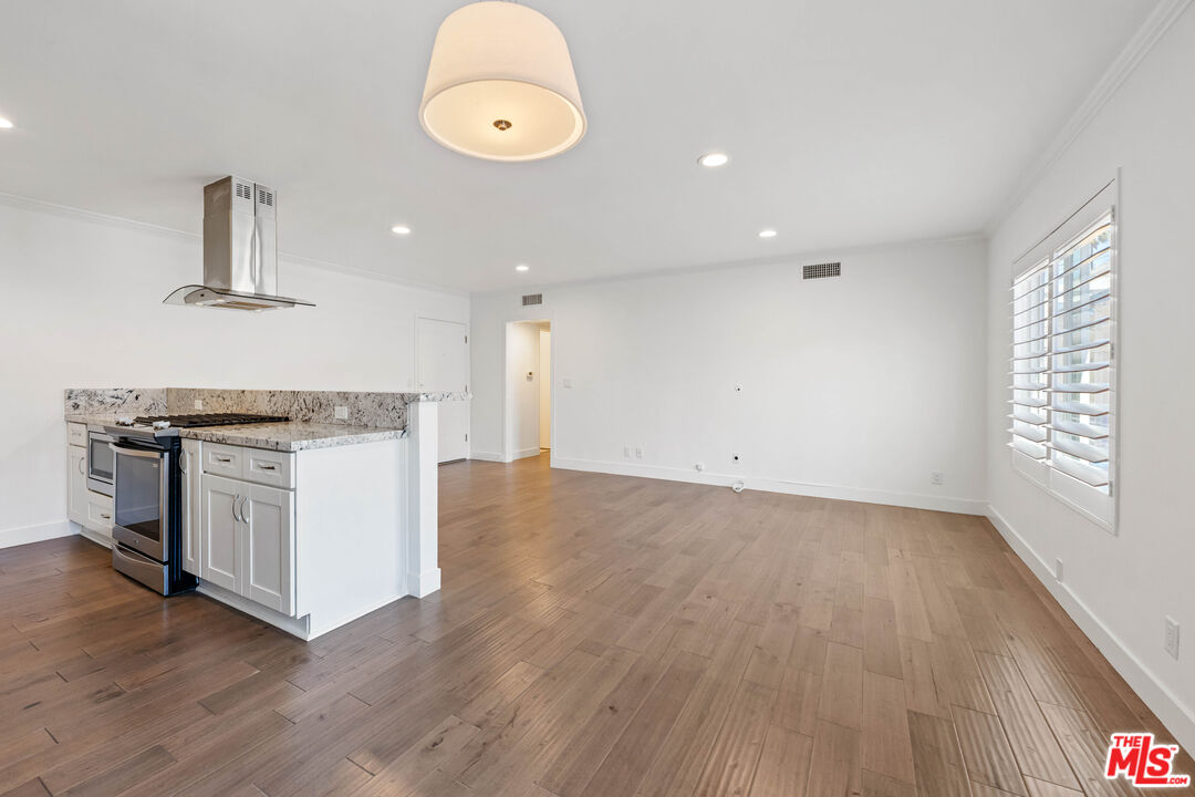 933 11th St Unit: 21